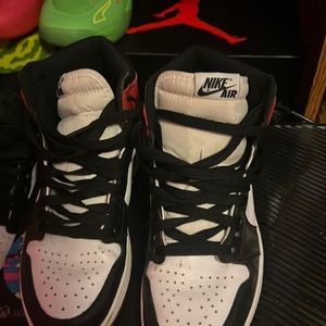 Jordan’s red 1s og breds toe